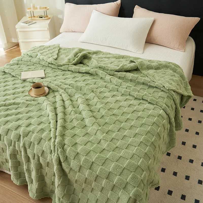 Winters Thickened Monolayer Taffu lamb Wool Green Blanket Plaid Simple Warm Flannel Blanket for Soft Sofa Blanket Bed cover H251216-image-1088600379