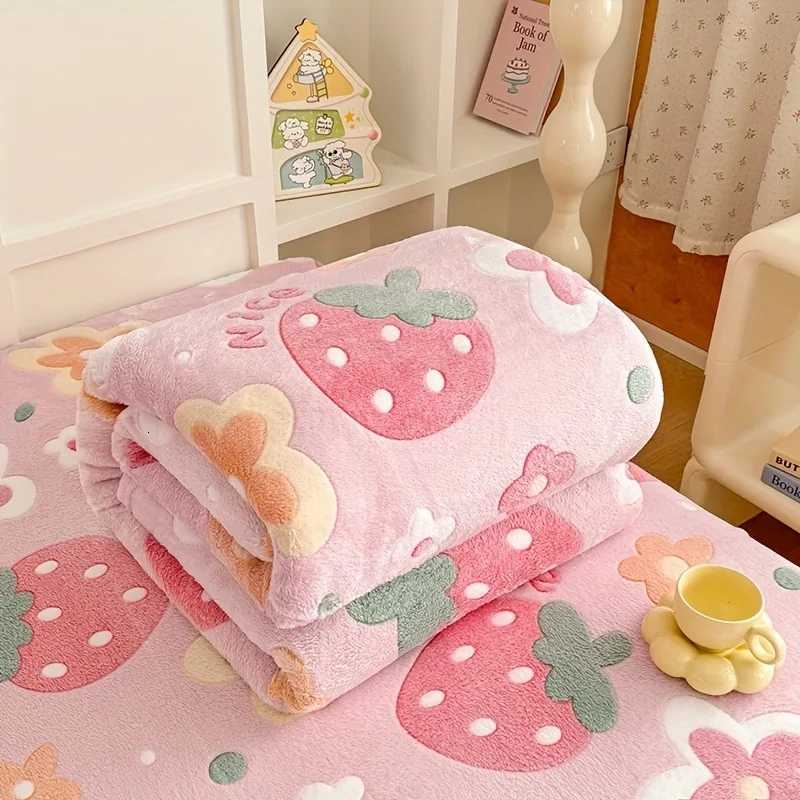 Cozy Floral Flannel Throw Blanket Soft Machine Washable All-Season Comfort with Cute Pink Strawberry Flower Design H251216-image-1088600877