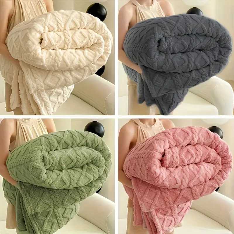 ltra-Soft 3D Plush 1pc Luxurious Fleece Blanket - Dense Weave for Exceptional Warmth Cozy Flannel Throw H251216-image-1088600777