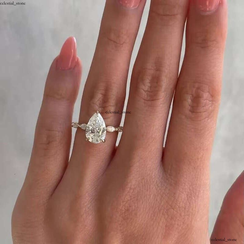 2025 New Custom 8 * 12mm 4 CT Pear Shape Ice Cut DEF VVS Moissanite 18k Gold Women's Engagement Ring