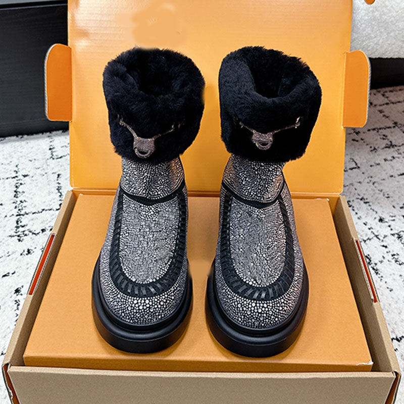 26SS Women short boots with diamonds designer snow boots outdoor sports snow boots thick soled womens high top shoes suede leather rhinestone upper
