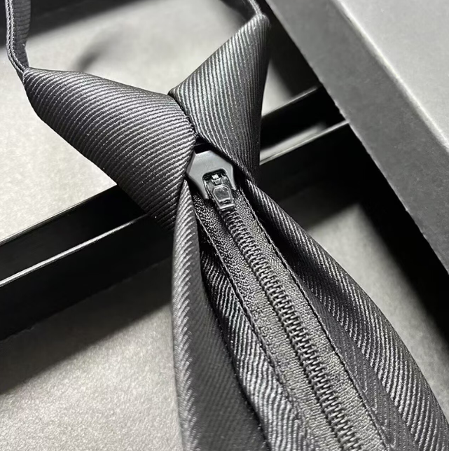 Designer Elegant gentleman's tie Charms Unisex casual Premium Black triangle style Womens Brand Ties perfect Christmas gift for her