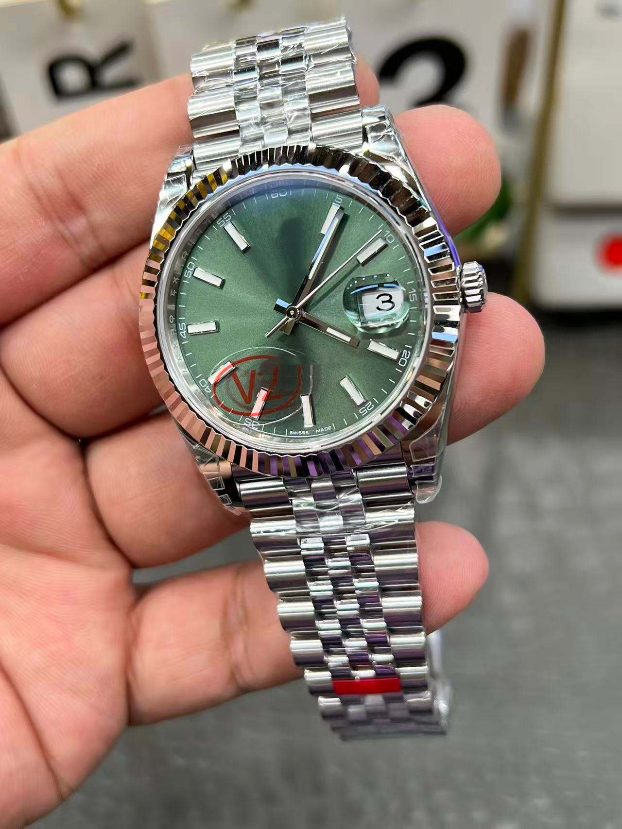  600$