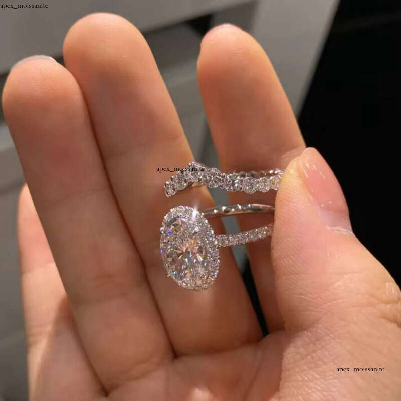 Custom Oval Cut 18k Pure Gold IGI Certificate Lab-Grown Hidden Halo Ring with CVD VVS Moissanite