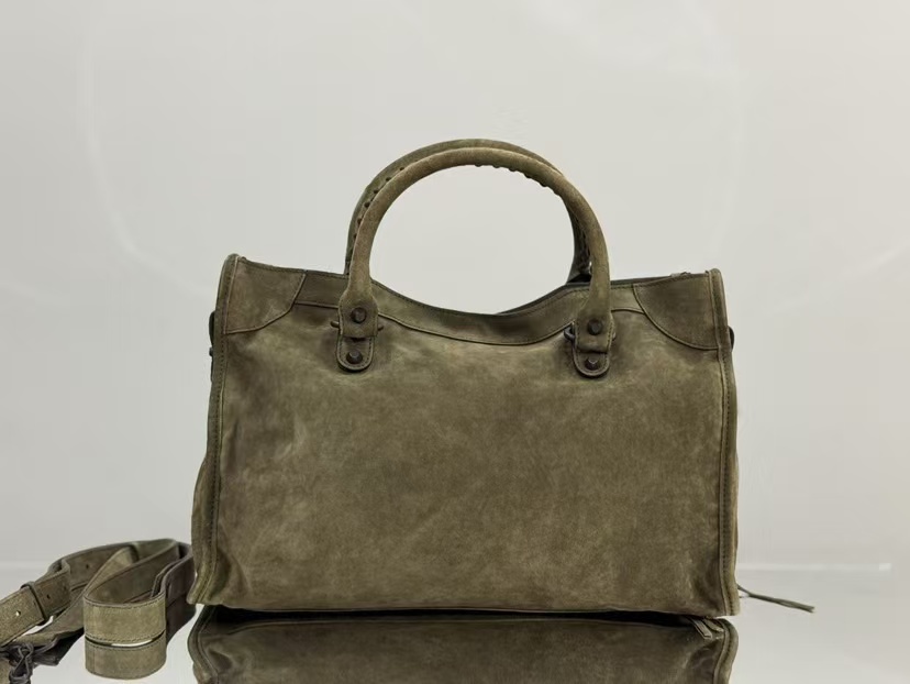 2025 10aSac de moto Sac à bandoulière classique de style rétro pour femme Sac à bandoulière Bandoulière réglable en cuir Sac Carrie simple et élé
