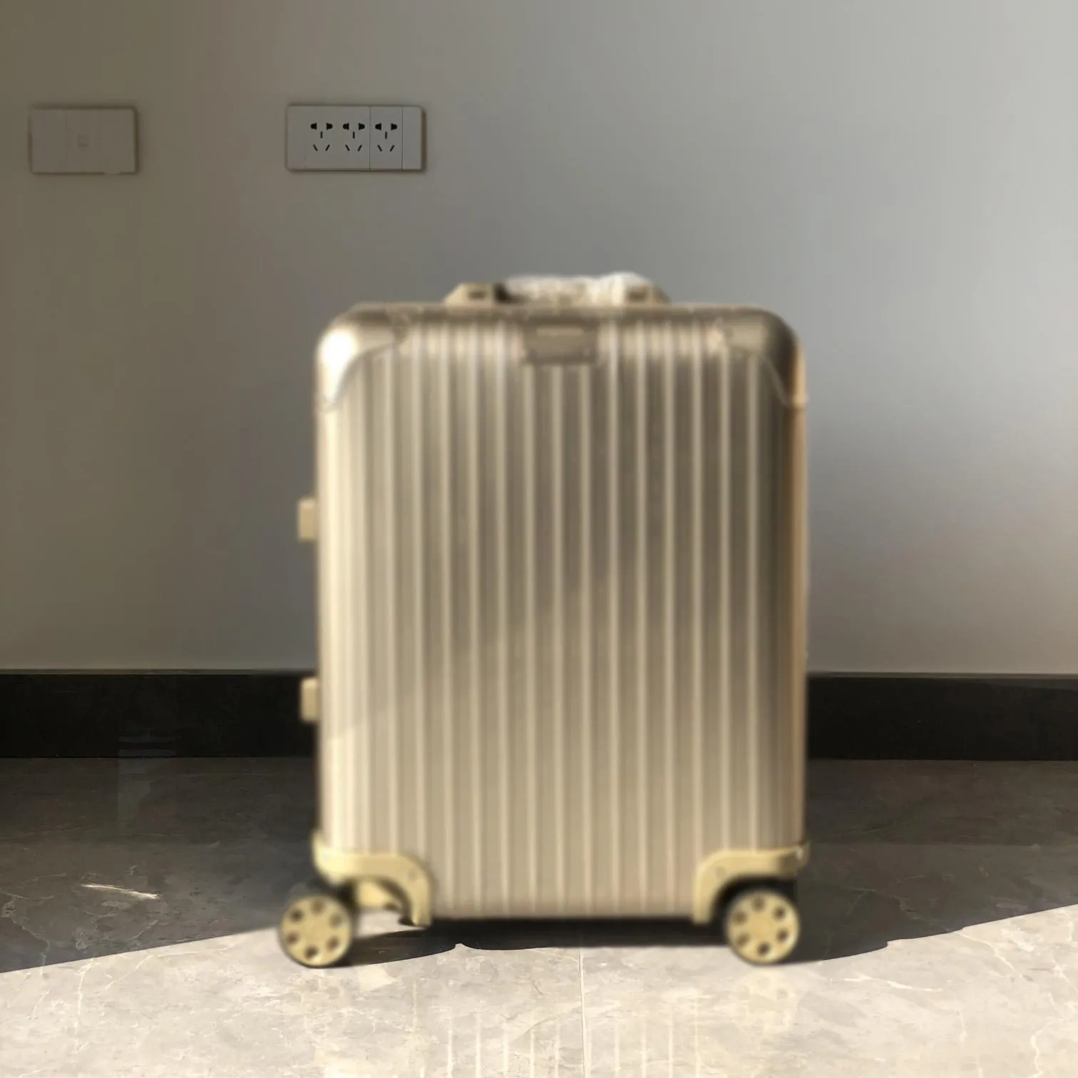 TOP Designer Luggage Boarding Suitcases Rolling Suitcase With Wheel Travel Lager Capacity Trolley case Combination Lock Luxury Luggage-image-1099915598