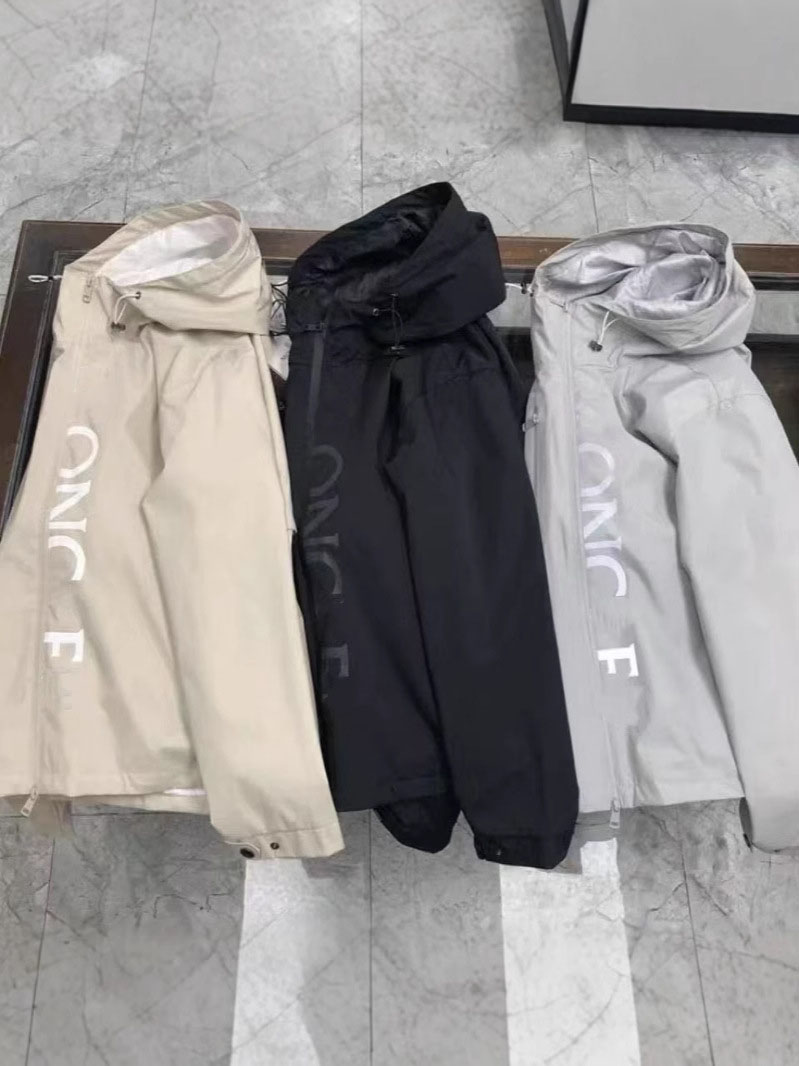 Mens Designer Jackets Windbreaker Jacket Mens European 2025 Spring Fashion Letter Printed Slim Fit Hooded Jacket Outerwear