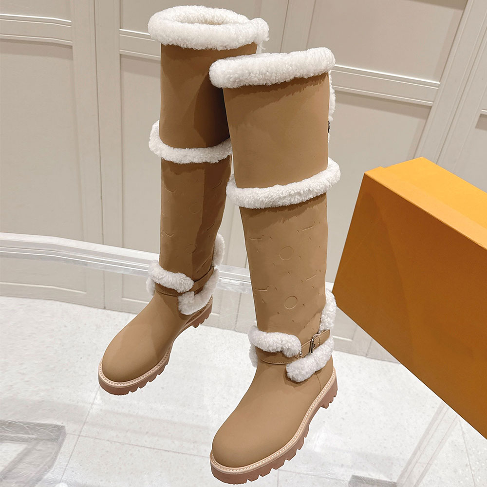 Territory Flat Thigh Boot bottes de créateurs pour femmes 1AIUE0 Botte automne-hiver Cuir de veau nubuck Sur la botte au genou Détails emblématiq
