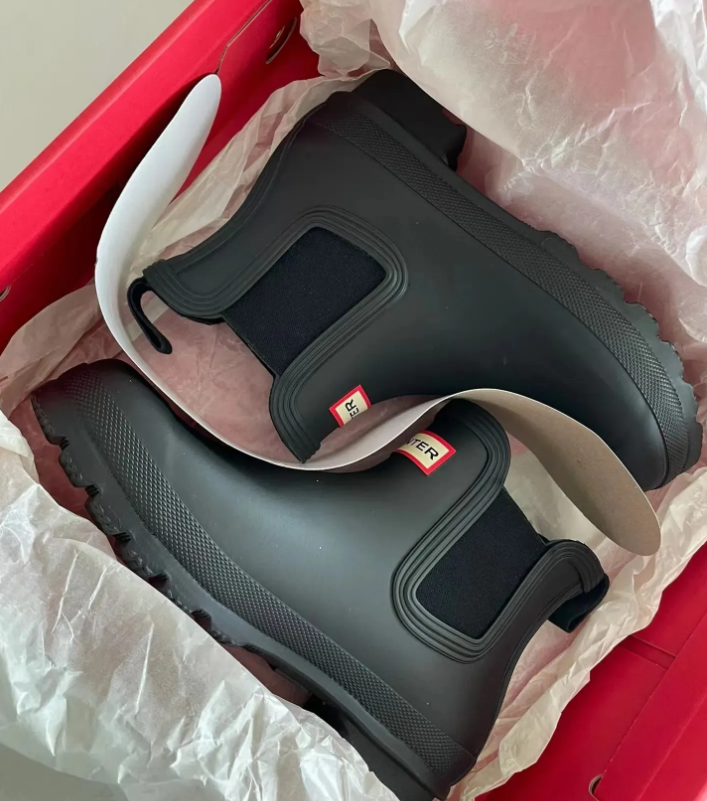 2025 Designer Rain Women's Boots hunters shoe Snow Rubber High boot breathable Black light shoes fashion autumn winter wellies size 35-42 212po
