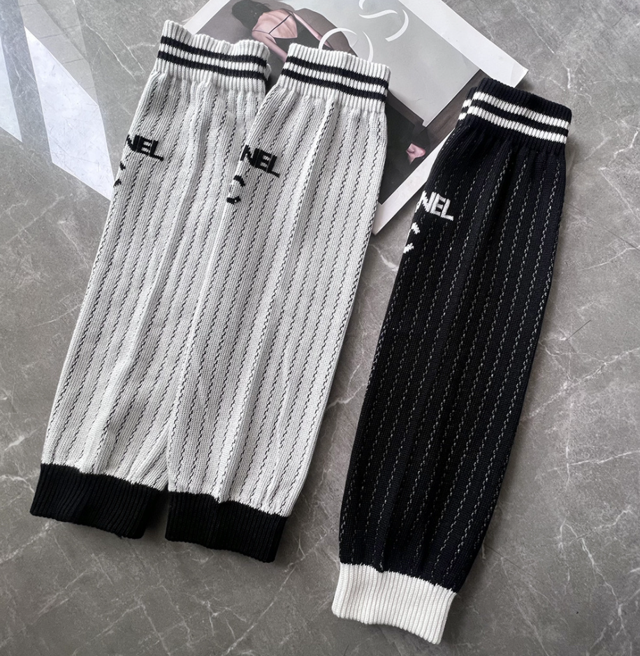 Socks & Hosiery Designer Letter Stripes Solid Socks Black And White Vertical Patterns High Elasticity Soft Pile Up Socks Sock Sleeves