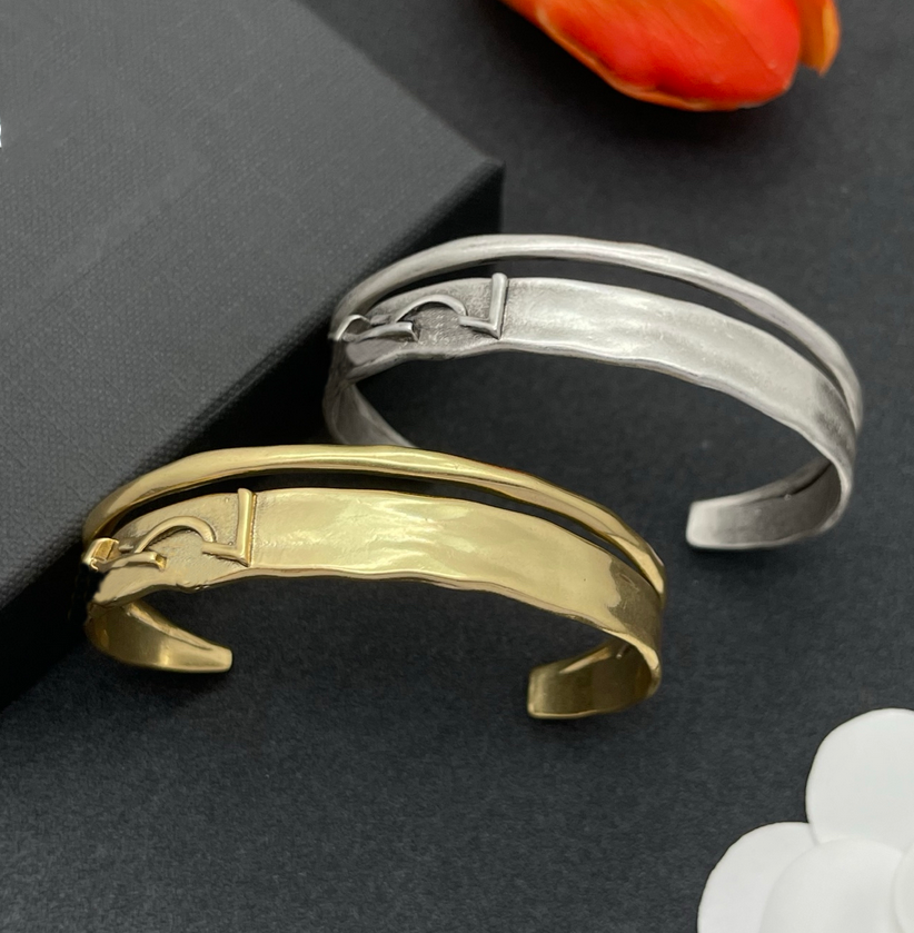 Classic Trendy Designer Bangle Bracelet Women Retro Letter Wristband Cuff Bracelets Wedding Party Jewelry Top Quality Gift