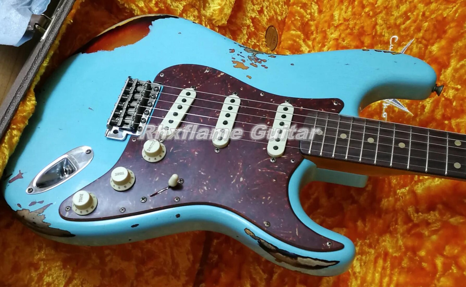 62 Heavy Vintage Daphne Blue over sunbust Electric Guitar Red Pearl Pickguard Alder Body Rosewood Fingerboard Dot Inlay Tremolo Bridge Whammy Bar-image-921187454