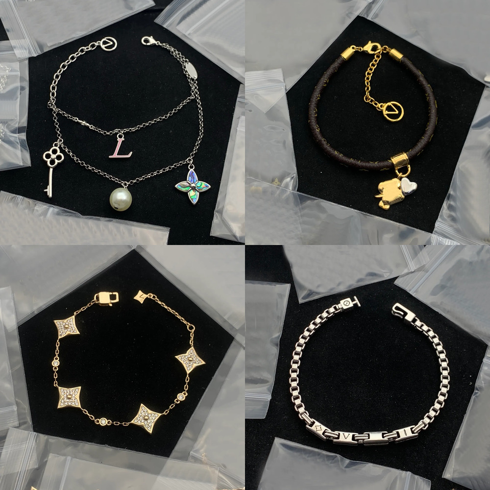 Bracelet double couche en argent élégant avec perle clé et accents de charme colorés, bijoux délicats et élégants au quotidien, cadeau pour elle,