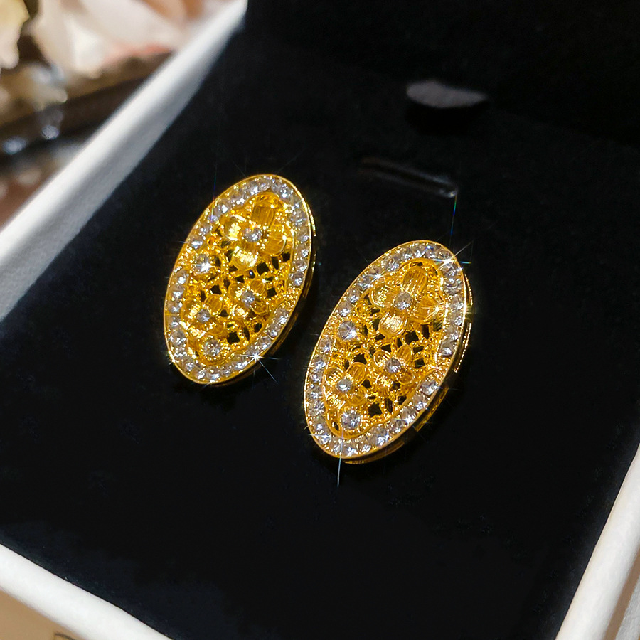 Silver Needle Inlaid Diamond Wrinkled Hollow Oval Stud French Retro Design Sense Niche Earrings Everyday Versatile Ear Jewelry-image-1089613455