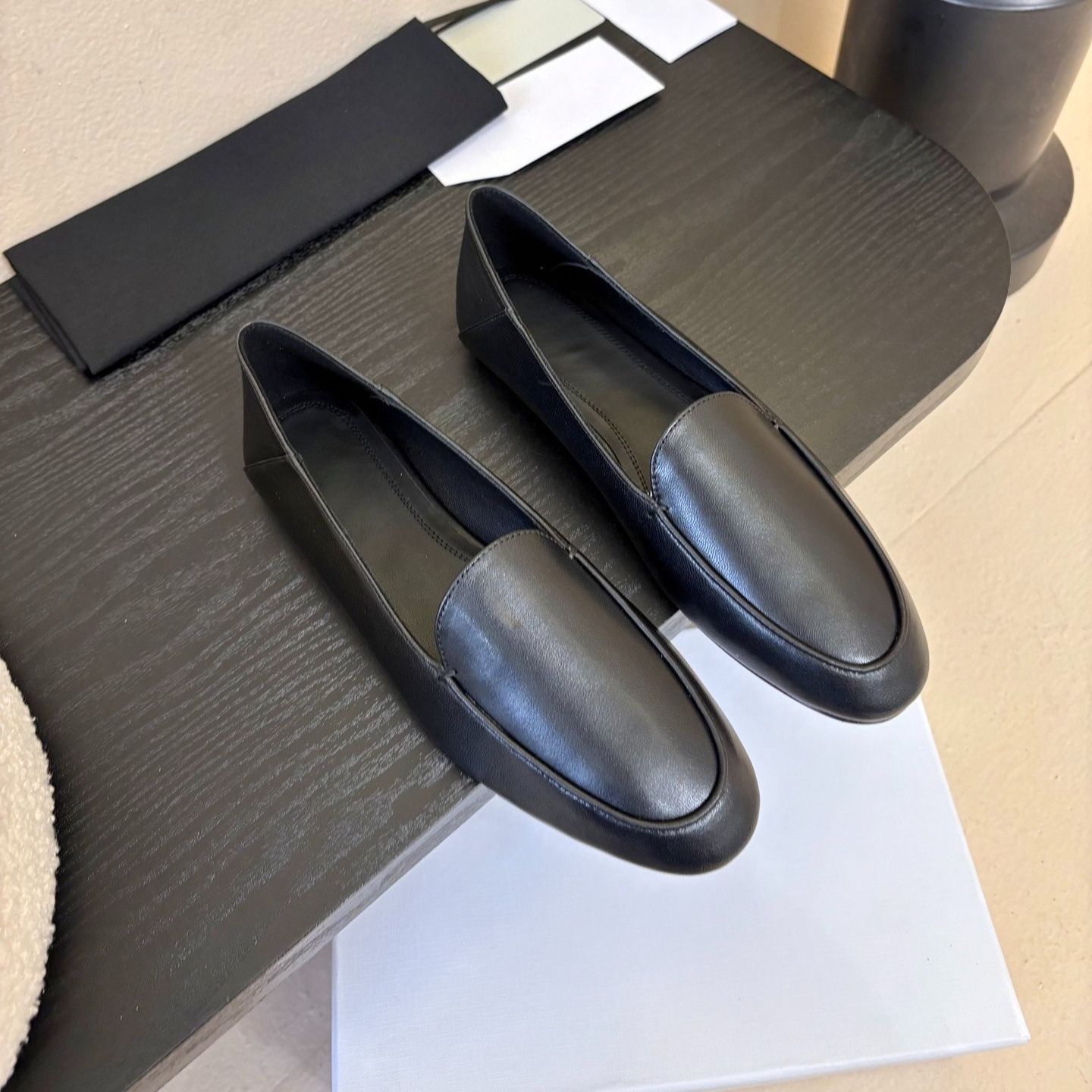 AURA Mocassins en cuir Designer de luxe femmes bout rond sans lacet mocassins plats talon en cuir empilé chaussures plates semelle en cuir nouvel
