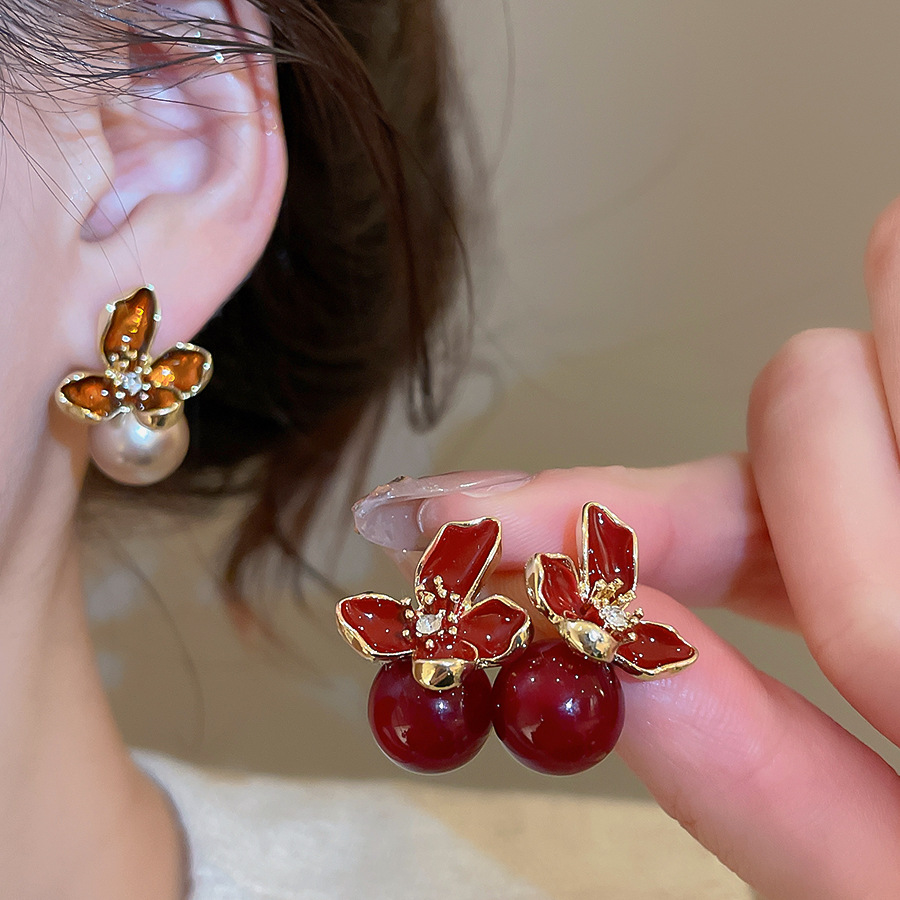 Silver Needle Oil Drop Flower Pearl French Retro Elegant Commuting Versatile Light Luxury High-end Earrings for Women-image-1090010154