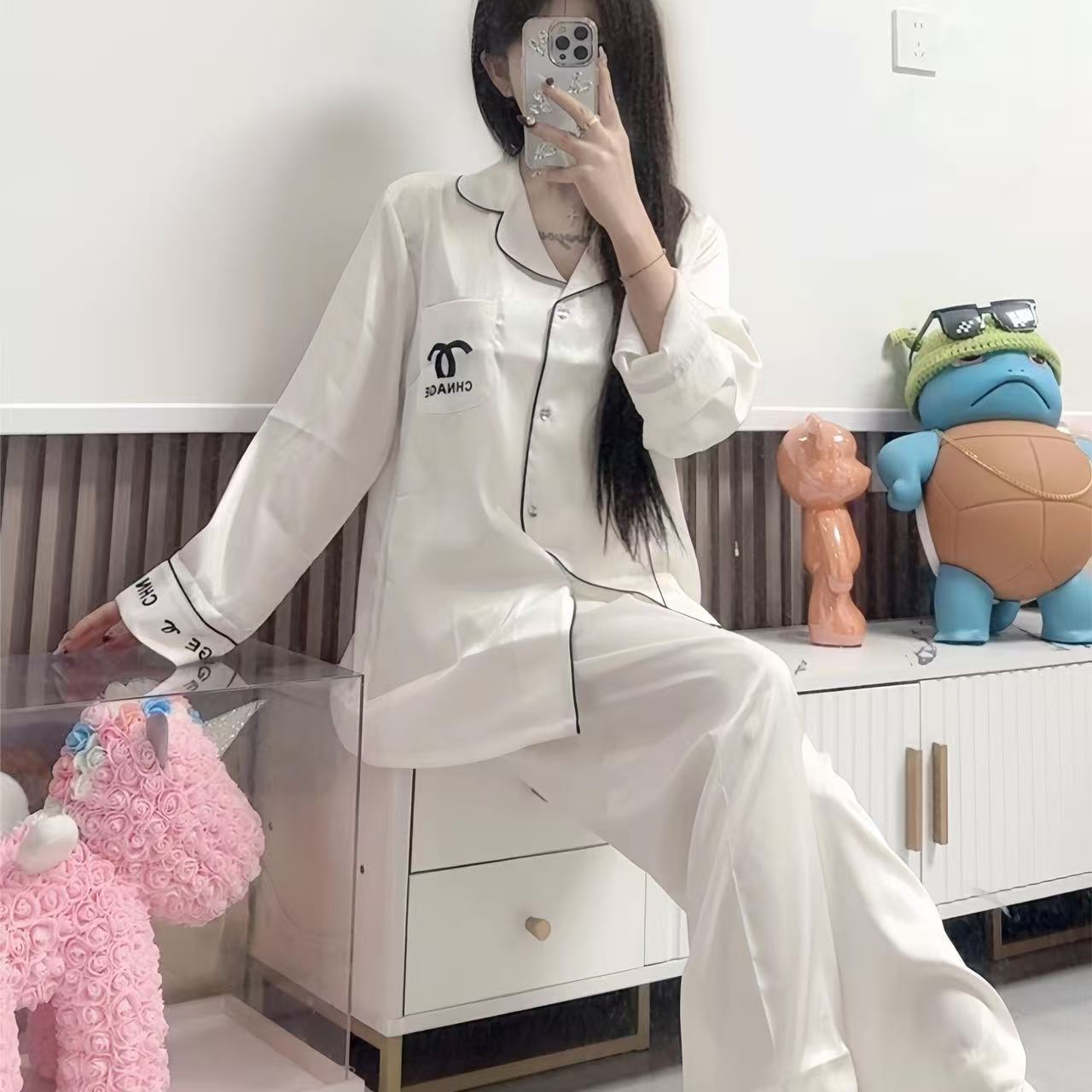 2026 New French Fragrant Ice Silk Pajamas for Women in Spring and Autumn Luxury Soft Light High end Home Furnishing Two piece Set $11