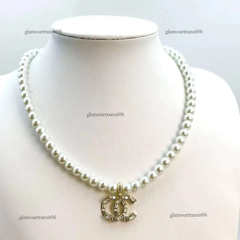 cc Necklaces Gift giving for birthdays Versatile gifts for girls premium feel Brand Dia Pendant for Pearl Necklaces Fashion Woman Necklace Designer