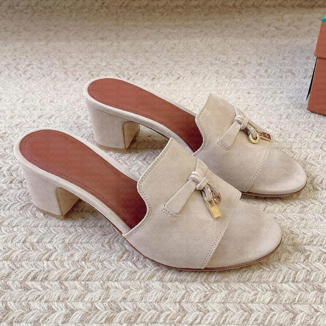2025s New Pendant Flat Half Slippers Women's Fashion Slippers Luxury Sandals high heels Rubber Brown Internet Celebrity Lazy Niche Fashion Vers