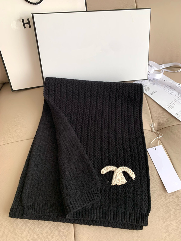 CC designer style Vintage Fashion Black Knitted with Decor Soft Warm Winter Scarf for Women Luxury Designer Style Wrap
