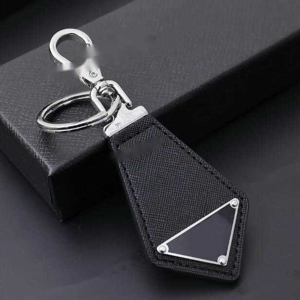 designer key chain Luxury Leathe keychain for Men and Women Fashion Car keychains with Triangle Gold Plated Lanyard Gift For Key Bag