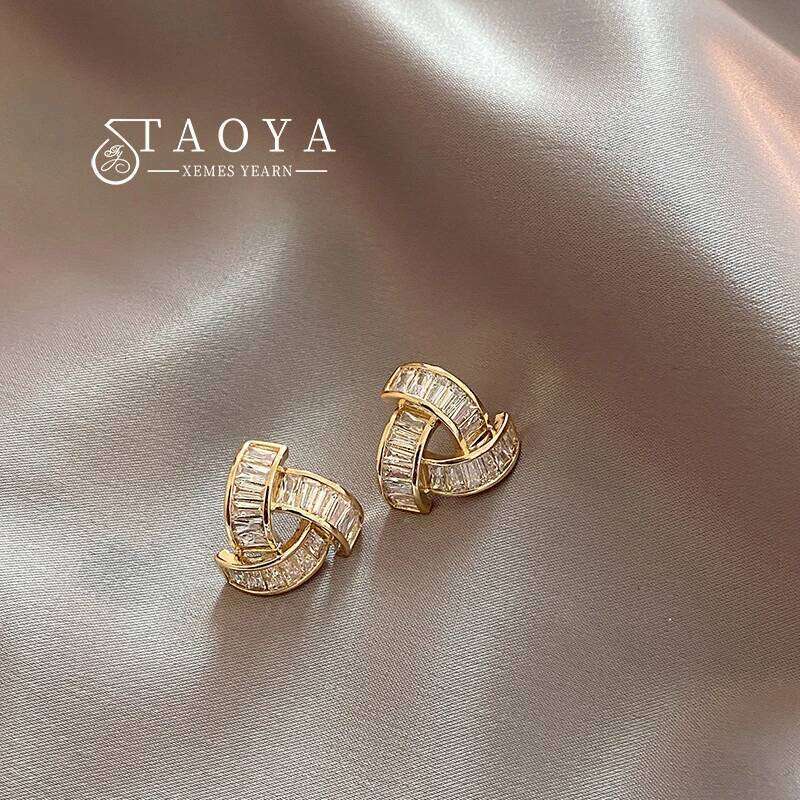2025 New Design Shiny Zircon Inlaid Geometric Triangle Gold Color Earrings Luxury Accessories for Korean Fashion Jewelry Women