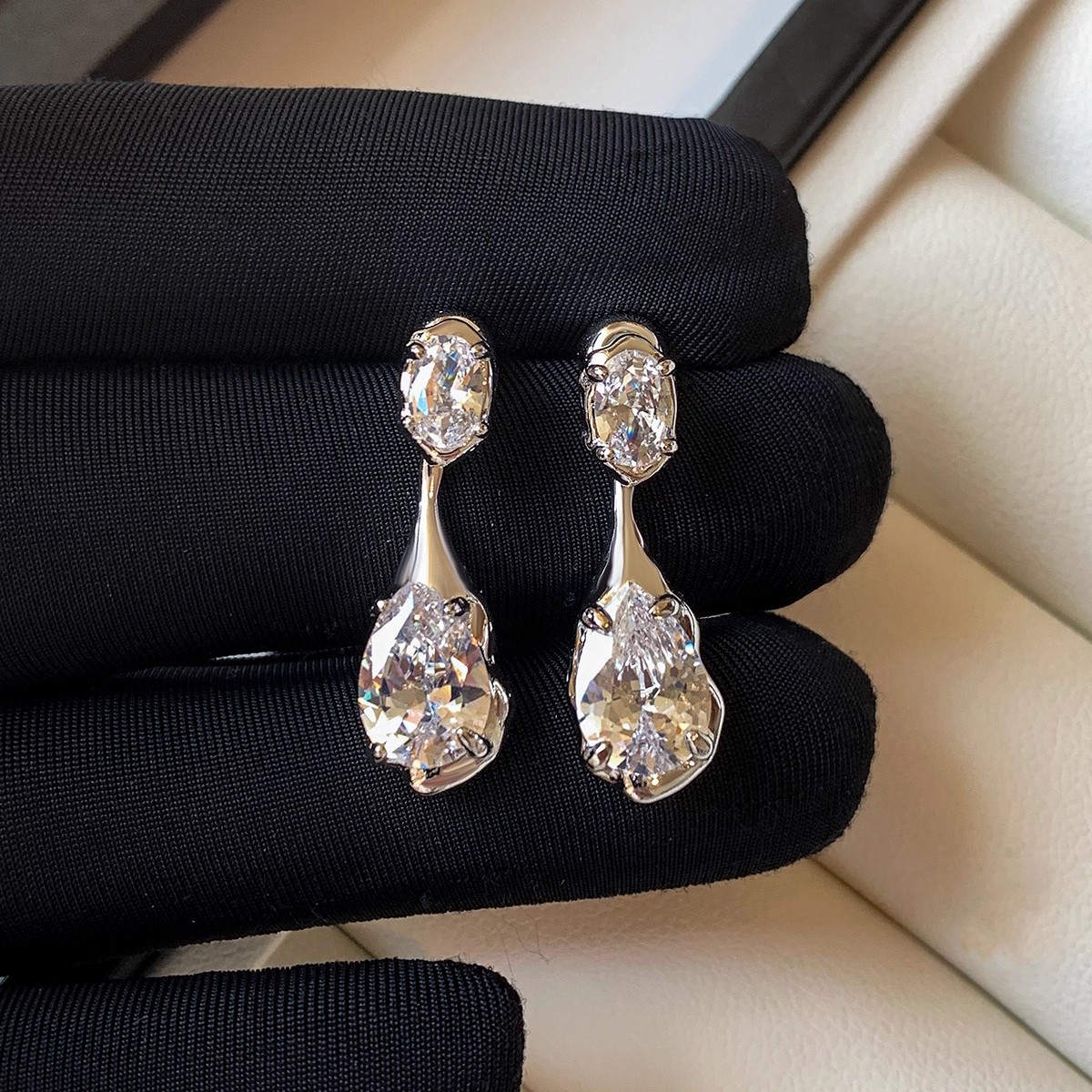 Choucong 925 Sterling Silver Dangle Earrings Luxury Jewelry Water Drop Pear Cut 5A Zircon CZ Diamond Elegant Sparkling Wedding Deluxe Earrings Lover