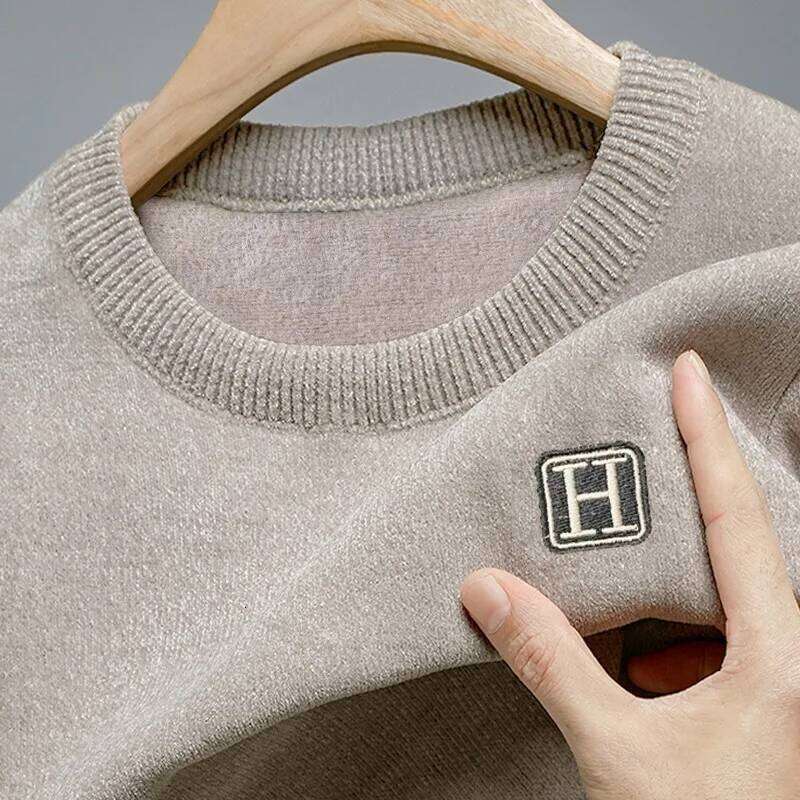 Designer Clothes One Piece High End Round Neck Sweater Thick Fleece For Men Warm Top With Chenille Knit Sweater Pullover And Base Coat Hot Selling