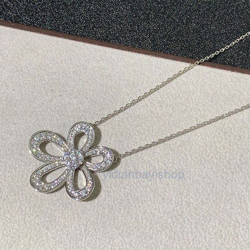 jewellery clover necklace Sunflower V Gold Full Diamond Large Flower Necklace Camellia High-end Light Luxury Collarbone Chain for Women