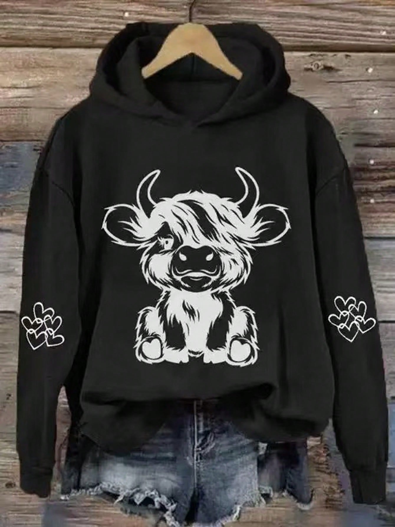 Women's Hoodies Aesthetic Highland Cow Print Hoodie - Oversized Black Casual Hooded Sweatshirt with Heart Cuff Details 6703