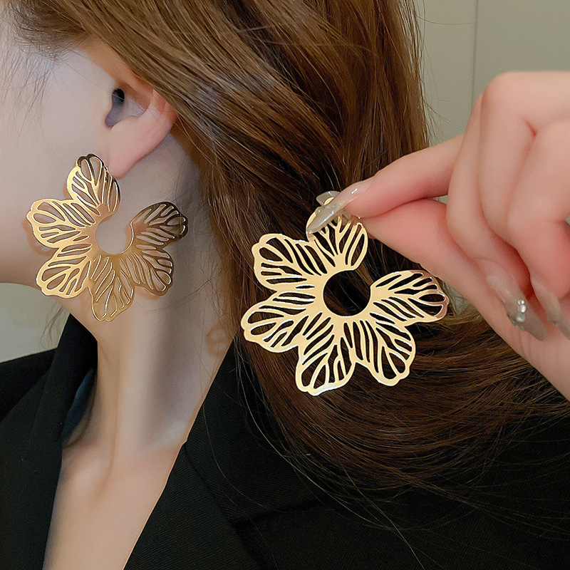 Silver Needle Minimalist Hollow Flower Personality Fashion Simple Versatile European and American Cross-Border Exaggerated Earrings for Women-image-1091503126