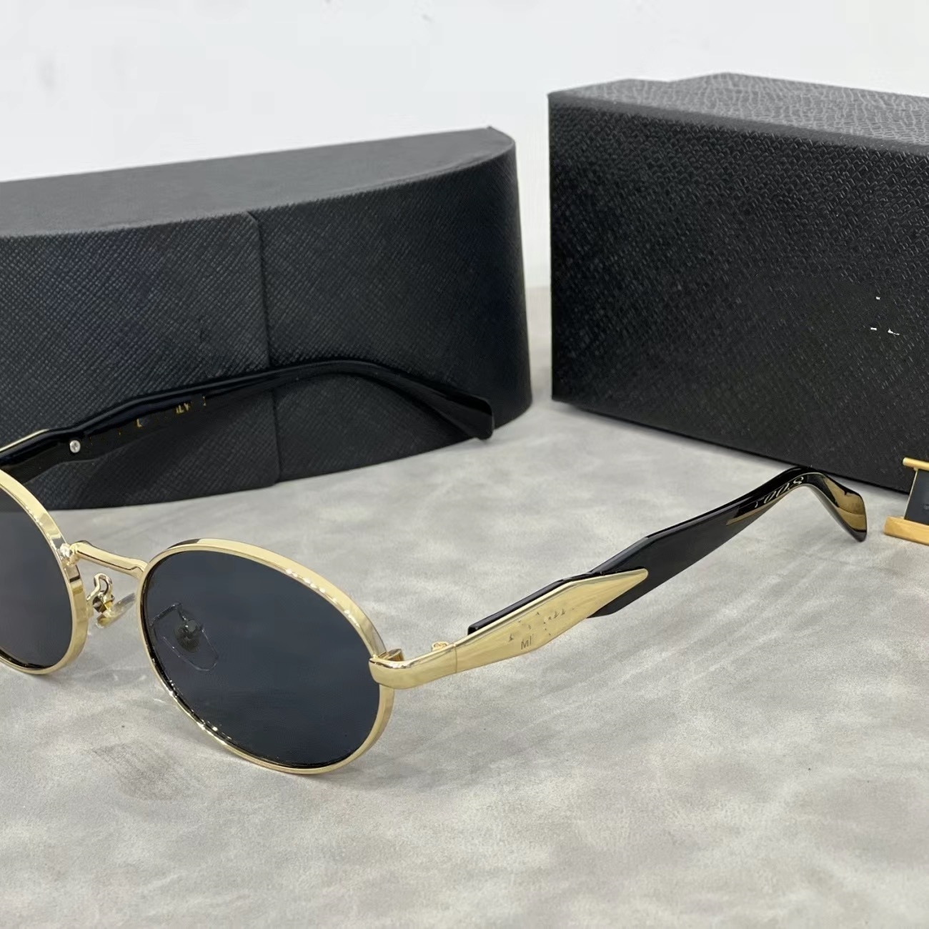 New design sunglasses Style Retro Oval Sunglasses for Women men Trendy And Classic Shades Metal Sunglasses luxury designer Gold Frame Sun Glasses Ma