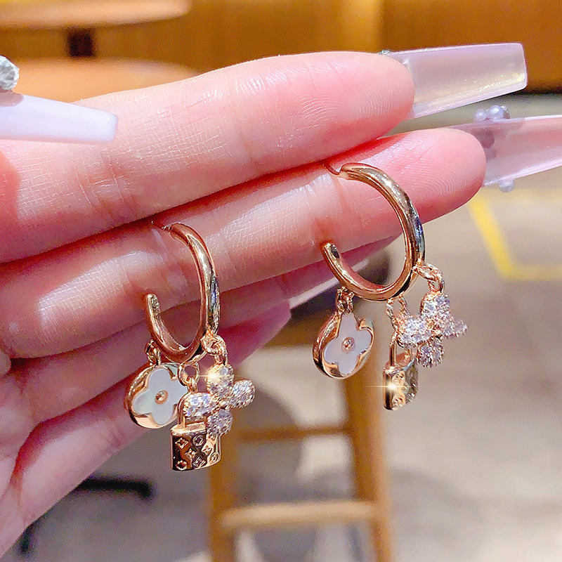 Jewelry High-end Korean Ladies Jewelry Exquisite Lock Flower Petal For Women Unique Niche Stud Designer Earrings Hot Style
