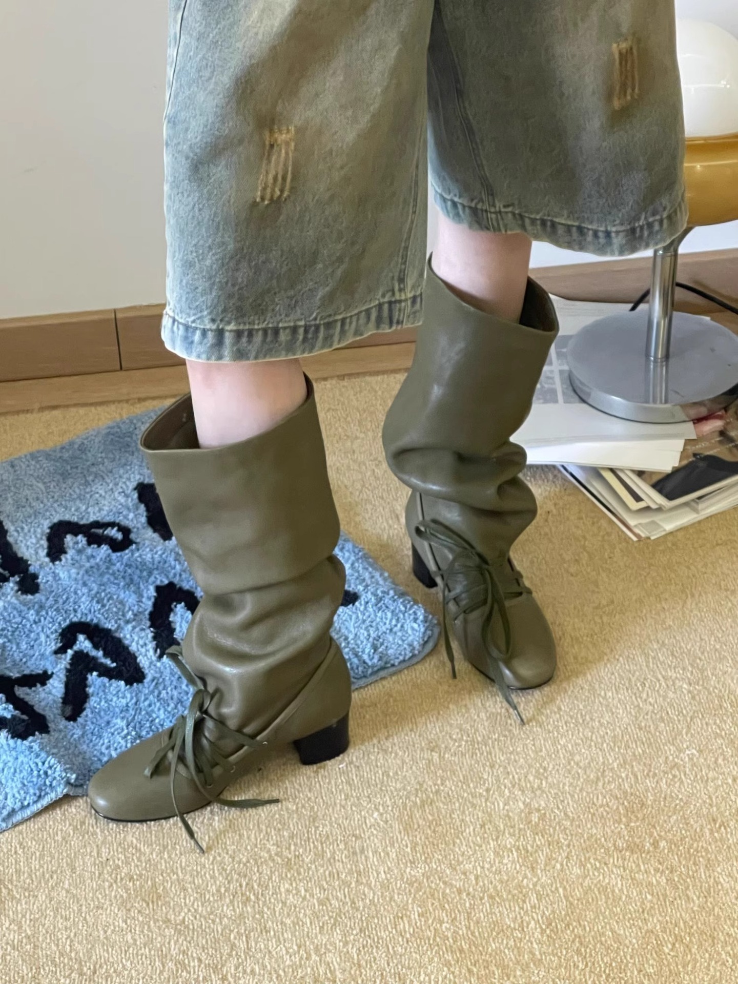 Stylish Vintage Woman Lace Up Boots Pointed Toe Leather Low Heel Shoes women Fashion Casual Rivet Boot Gothic Punk Rock Party Winter Autumn Classic