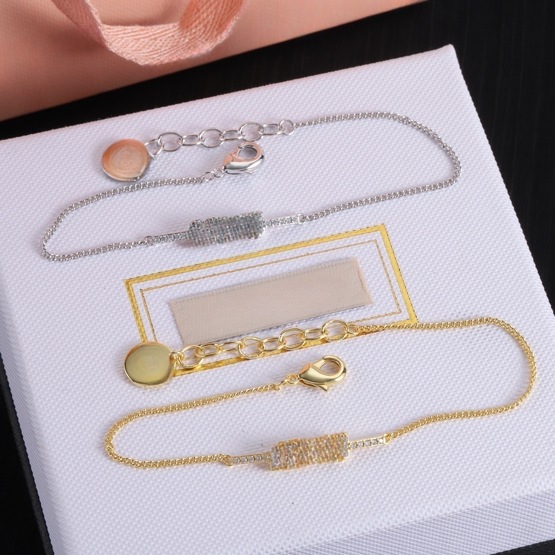 CX705UAHS1 Fashion classique Bracelet de lettre exquise pour les femmes Girl Stads Set Designer Bijoux Collier Bracelets de la Saint-Valentin Cad