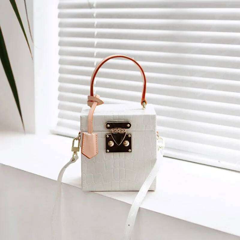 Luxury designer retro colorful hard leather leather shoulder women lock box fashion small box messenger bag 07 c7