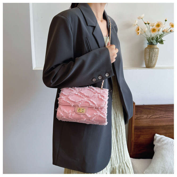 Women Denim Quilted Small Square Crossbody Bag, Vintage Diamond Pattern Chain Shoulder Handbag, Elegant Underarm Flap Purse for Daily Dating 555