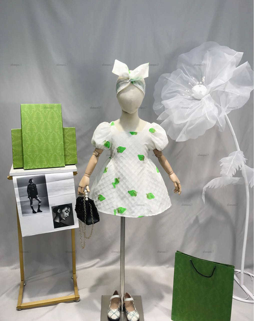 Top one Round neck girls dress Green fruit pattern Princess dress kids designer clothes Summer baby skirt A014X01N014-image-1065382595