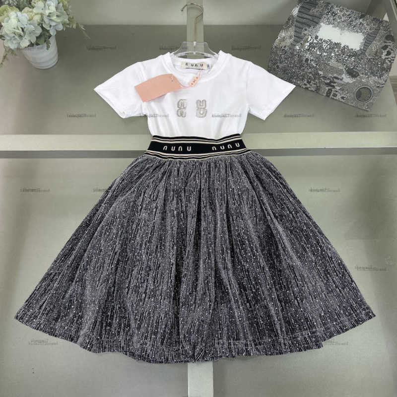 Top one girls dress suit baby two-piece Multiple styles kids designer clothes T-shirts and long skirts A070X02N024-image-1065642542