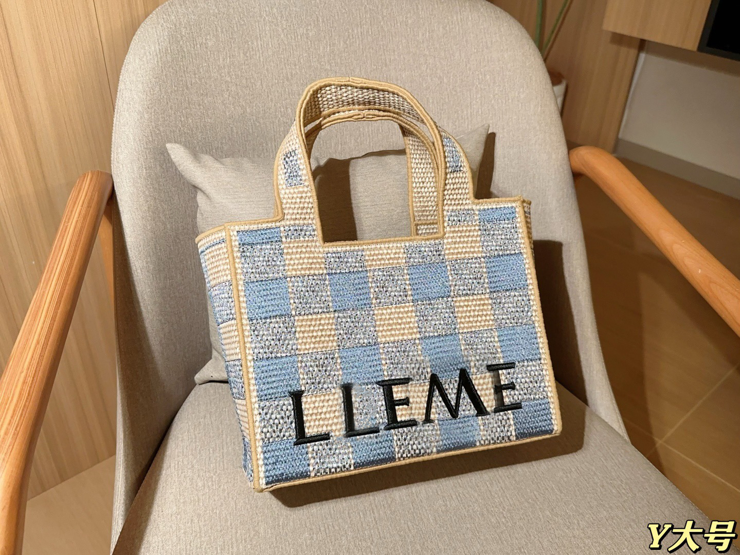 AAAA Designer New spring and summer woven bag hand-held tote bag large capacity photography new favorite holiday shopping bag straw bag