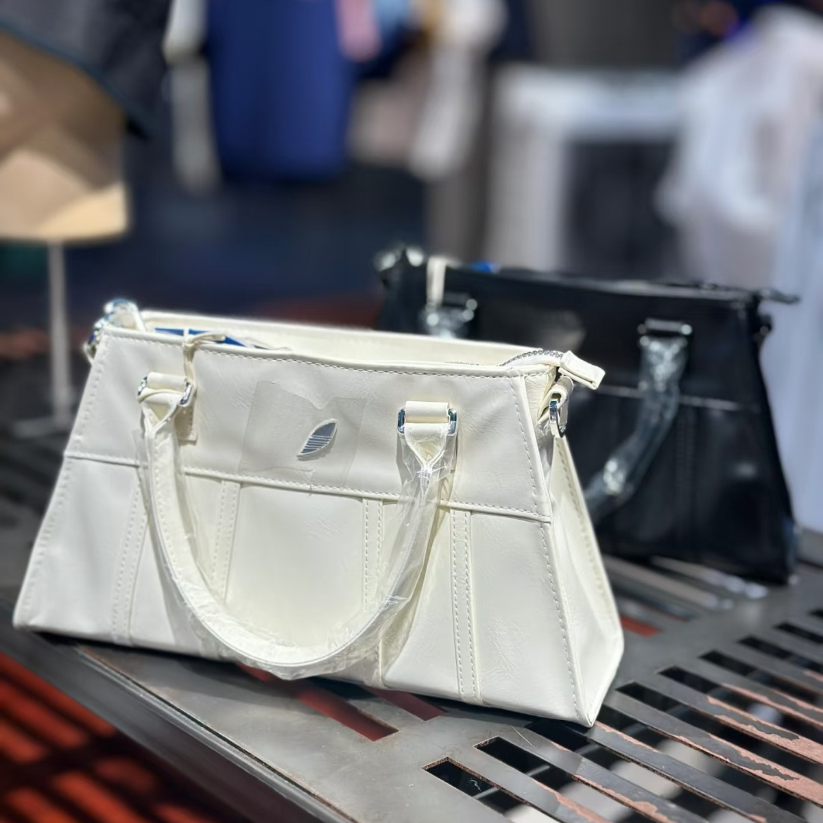 Designer Handbag Women Handbag Summer Fashion New 2026 Trend Shoulder Bag Atmospheric Handbag
