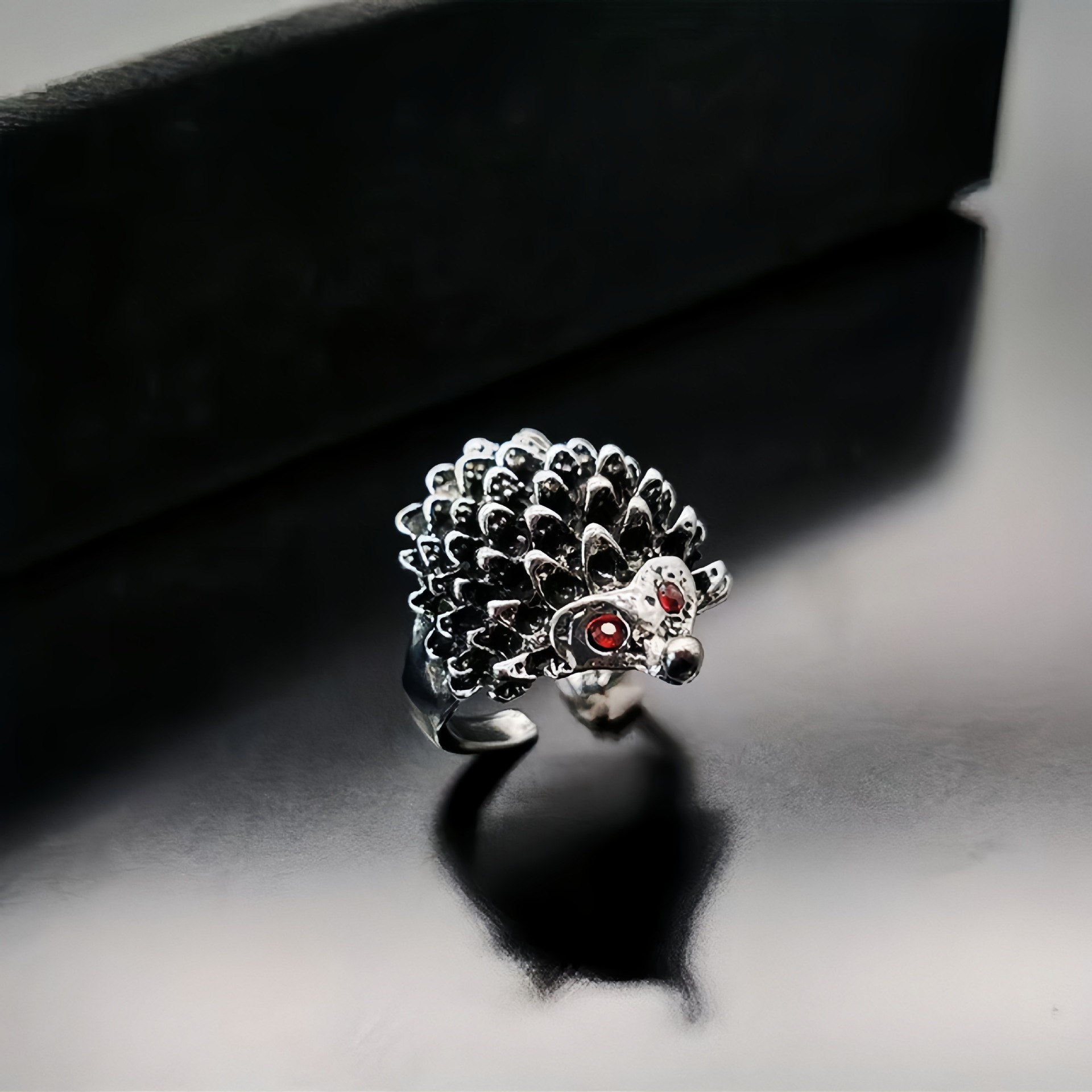 Retro Red Eye Hedgehog Ring For Men Women Punk Gothic Rock Hiphop Open Ring Handmade Designer Jewelry Unisex Accessories Gift