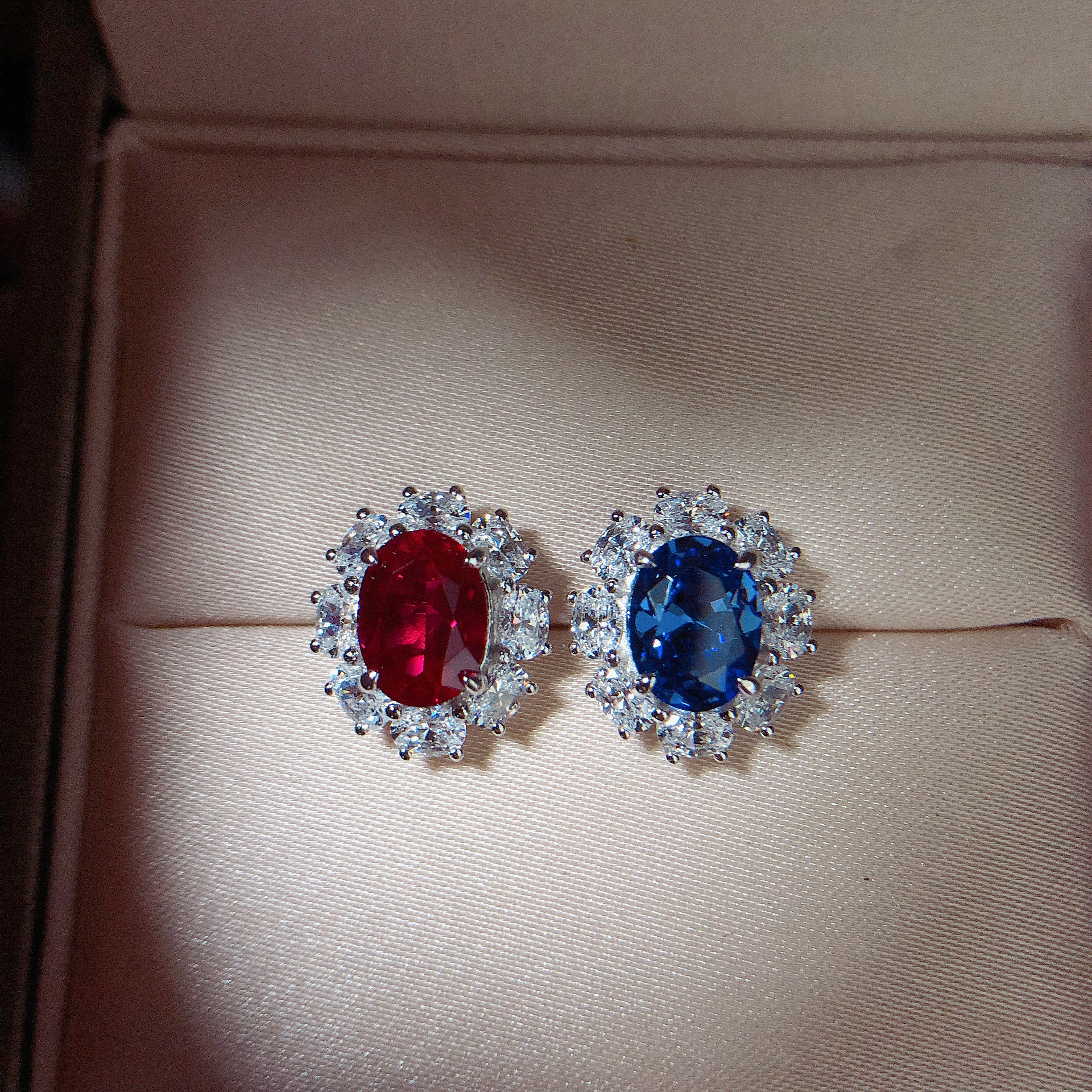 (3Ct Total)1.5Ct each Oval Cut Red & Blue Diamond Stud Earrings 18K White Gold Stud Earring Gorgeous AU750 Jewelry E057