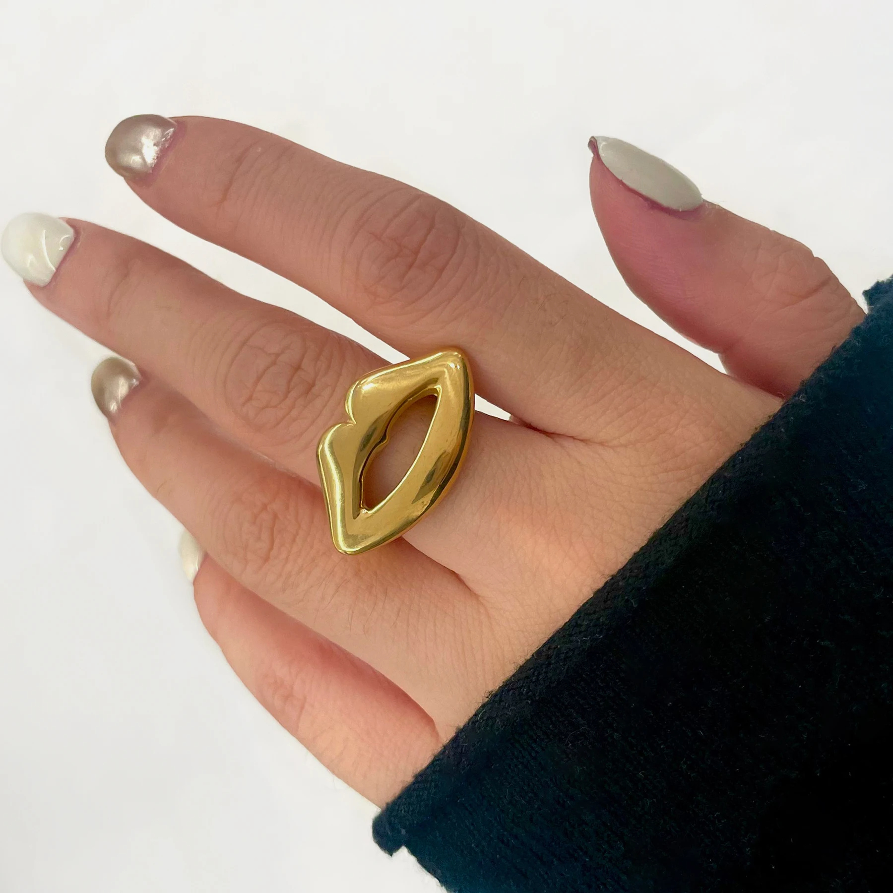 Peri'sbox European and American Statement Punk Lip Shaped Gold Color Rings for Women Chunky Creative Stainless Steel Jewelry