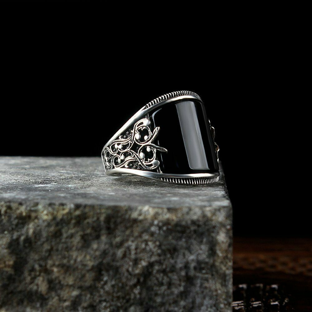 Retro Curved Black Resin Onyx Ring For Men Classic Metal Designer Ring Handmade Jewelry Gothic Rock Hiphop Unisex Accessories