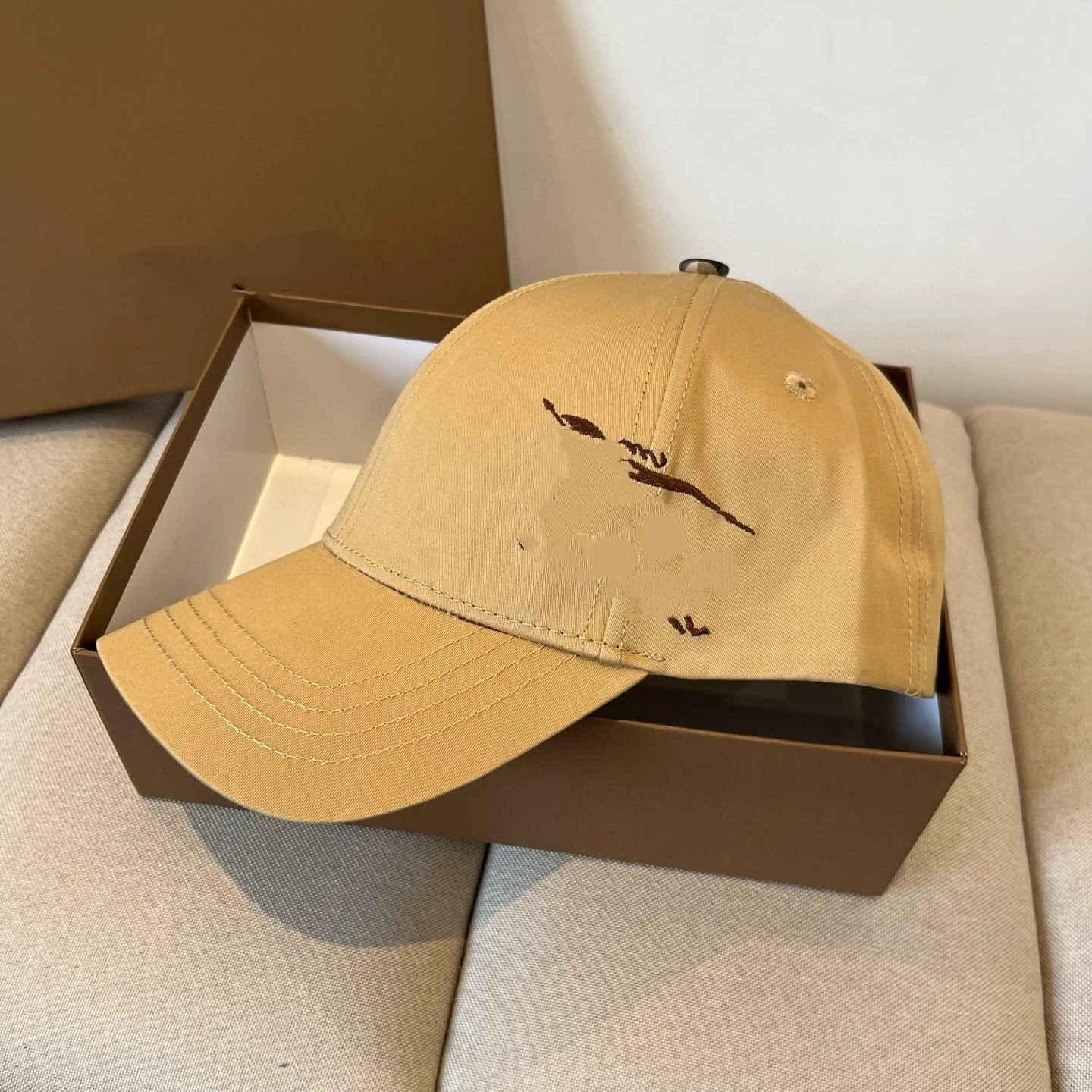 Designer ball cap Brown white and black Sun hat Fashion men and women cap embroidery Horse racing