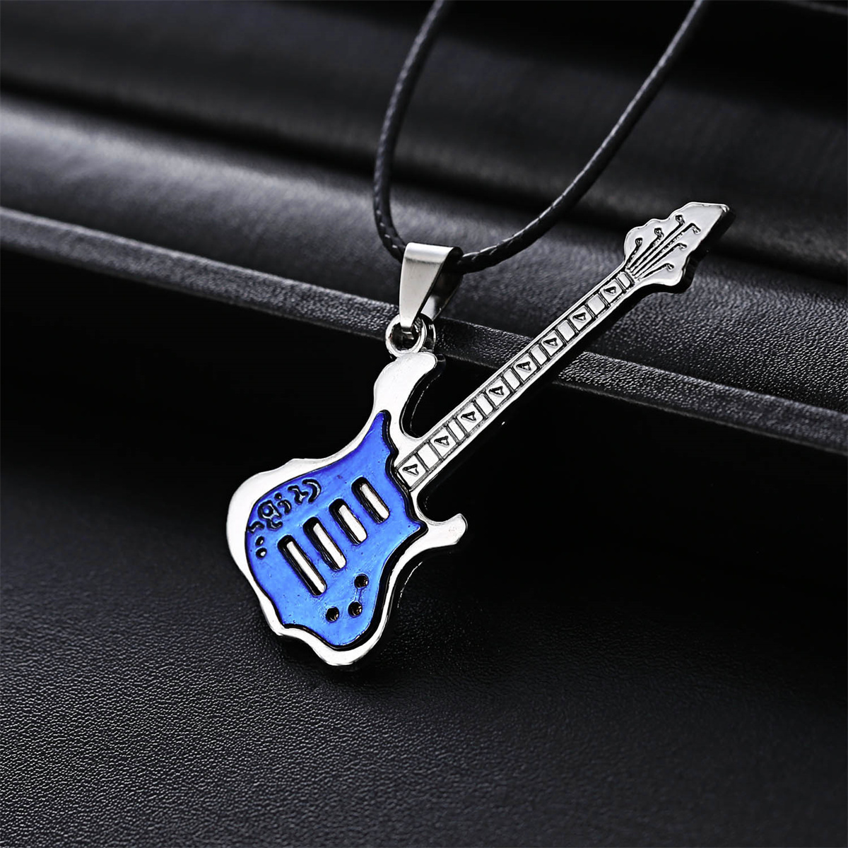 Fashion Stainless Steel Guitar Pendant Necklace For Men Women Retro Punk Rope Chain Musical Instrument Choker Party Jewelry Gift