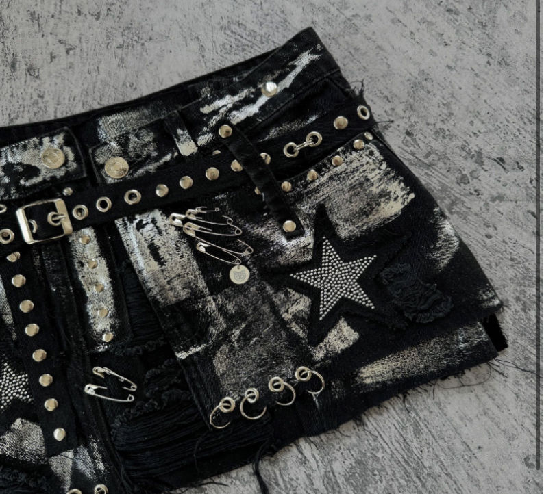 Y2k Gothic Shorts Vintage Women Hole Rivet Rhinestones Hip Hop Emo Girl Tassels Anime Pants Sexy Summer Hot Denim Mini Shorts