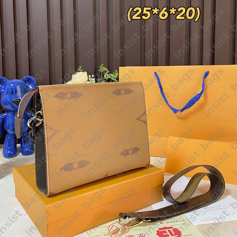 Fashion Designer Makeup Bag Womens Cosmetic Bag Thick Chain Shoulder Bag Toiletry Bags Designer For Men Luxury Large Capacity Handbag Tote Bags