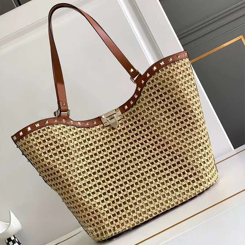 10A Designer Raphia Épaule Fourre-tout Femmes Sacs à main de plage Sacs respiratoires en maille Tissé Shopping Paille d'été Microfibre Bracelet e